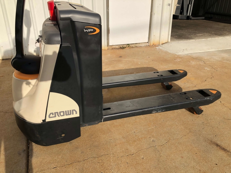 Crown WP3020 Refurbished Pallet Truck